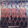Living in a box single 7” kuvakannella Scales Of Justice  kansi VG- levy EX- vinyylisingle