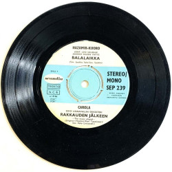 Hazamir / Carola / 2 x Vesa-Matti Loiri vinyylisingle 4 Iskelmää 1969  kansi Ei kuvakantta levy VG- käytetty vinyylisingle PS