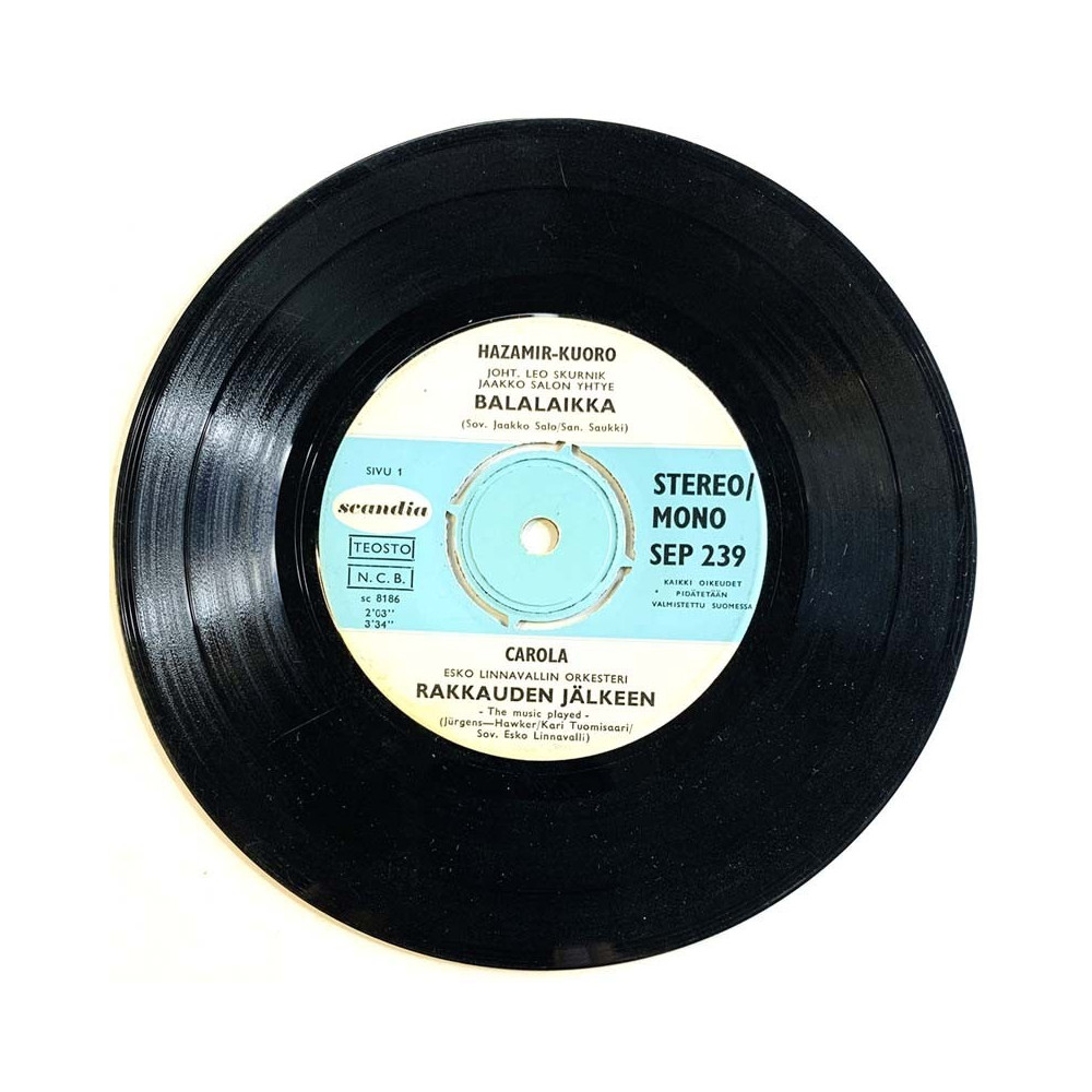 Hazamir / Carola / 2 x Vesa-Matti Loiri vinyylisingle 4 Iskelmää 1969  kansi Ei kuvakantta levy VG- käytetty vinyylisingle PS