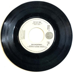 Dan McCafferty – Out Of Time vinyylisingle Out of time / Cinnamon girl  kansi Ei kuvakantta levy VG käytetty vinyylisingle PS