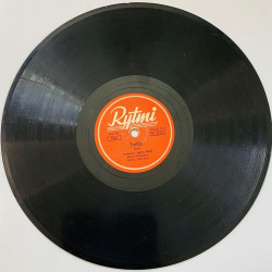 Theel Henry Gramofonilevy Troika / Tuoksuvat tuomien valkoiset kukkaset  kansi paperikansi/muovitasku levy F savikiekko gramofon