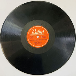 Theel Henry Gramofonilevy Troika / Tuoksuvat tuomien valkoiset kukkaset  kansi paperikansi/muovitasku levy F savikiekko gramofon