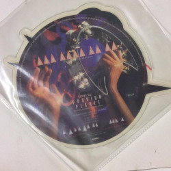 Thompson Twins: You Take Me Up -Ep (Shaped) Kuva-Lp  kansi Ei kuvakantta levy VG+ Käytetty LP