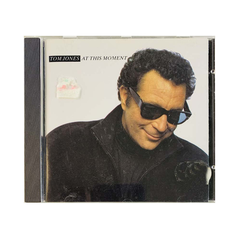 Jones Tom CD At This Moment  kansi EX levy EX Käytetty CD