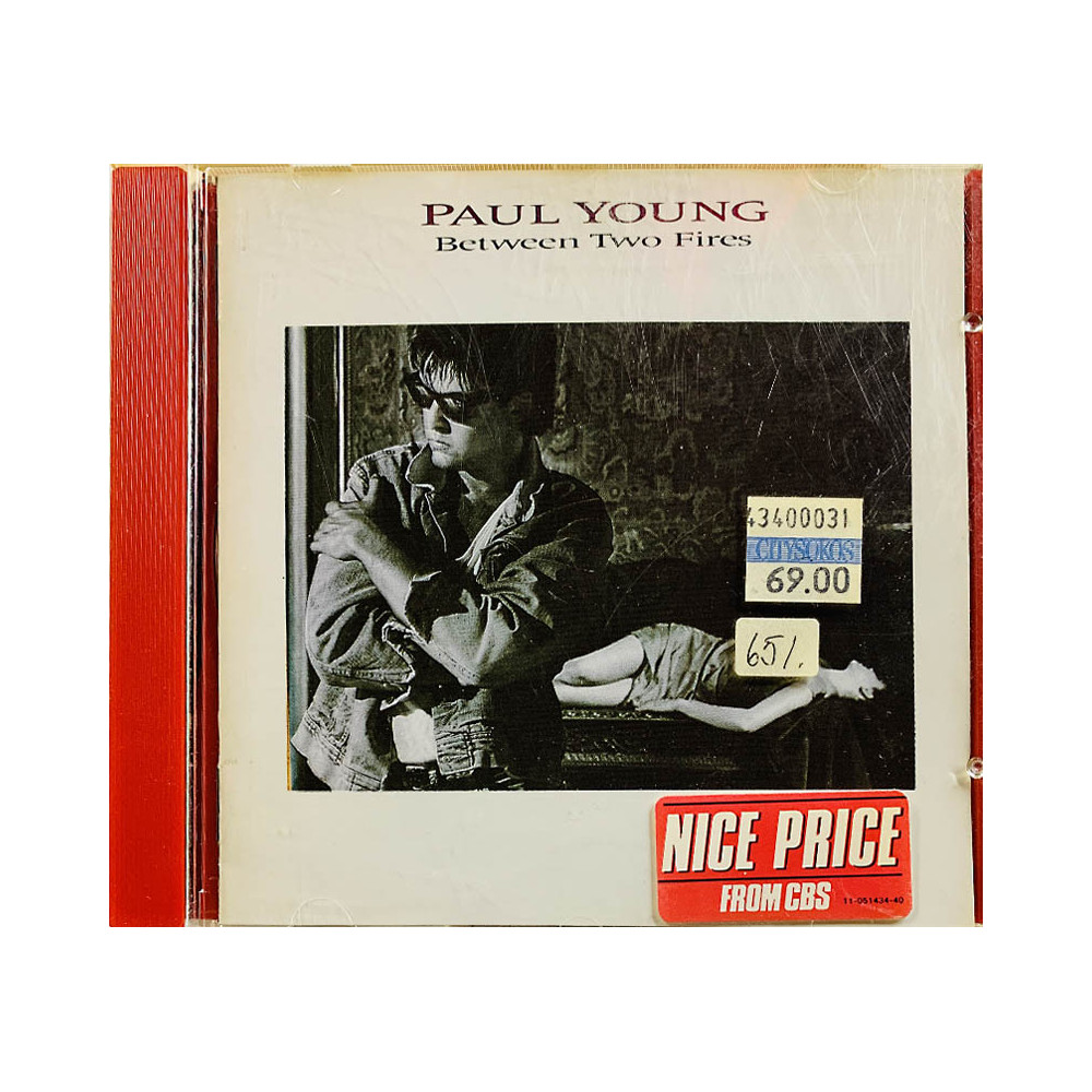 Young Paul CD Between two fires  kansi EX levy EX Käytetty CD