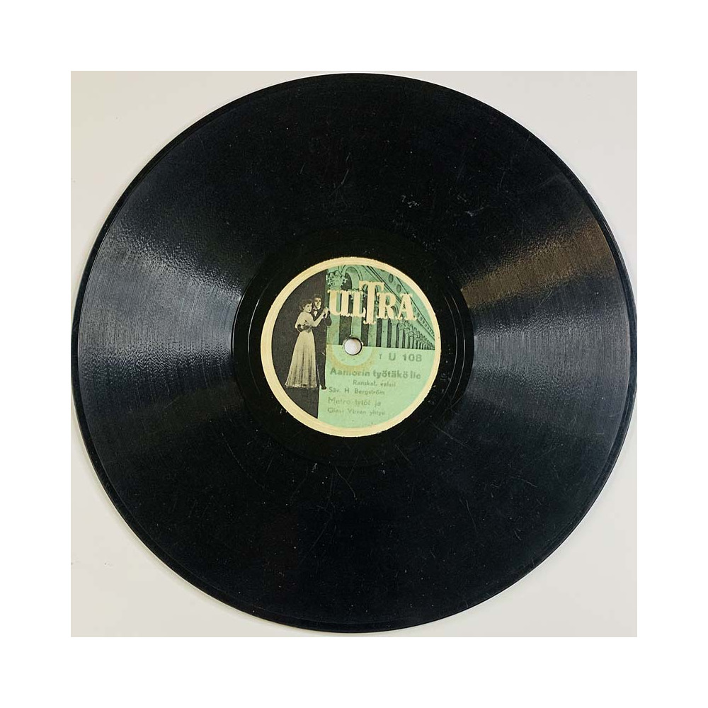 Metro Tytöt ja Olavi Virran yhtye Gramofonilevy Talkoopolkka / Aamorin työtäkö lie  kansi paperikansi/muovitasku levy VG- saviki