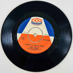 Lawrence Steve Käytetty 7” ei kuvakantta Only love me / Loving is a way of living  kansi Ei kuvakantta levy VG+ käytetty vinyyli