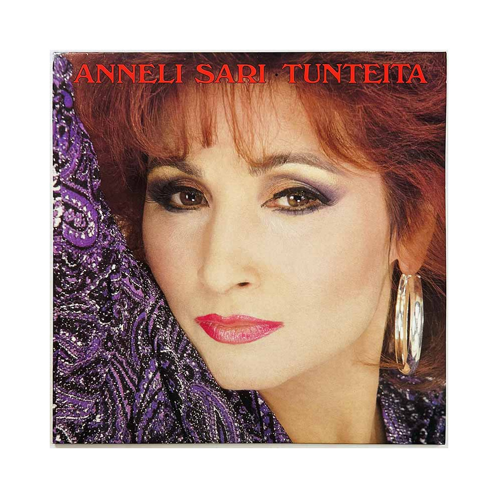 Sari Anneli LP Tunteita  kansi EX levy EX Käytetty LP