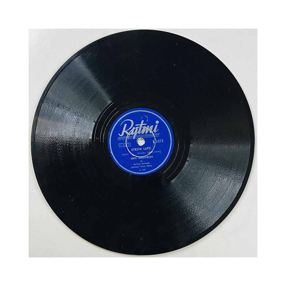 Junkkarinen Erkki Gramofonilevy Syksyn lapsi / Harhakuva  kansi paperikansi/muovitasku levy VG savikiekko