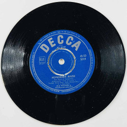 Pellinen Eila Käytetty 7” ei kuvakantta Novgorodin ruusu / Vihreät niityt  kansi Ei kuvakantta levy VG+ käytetty vinyylisingle