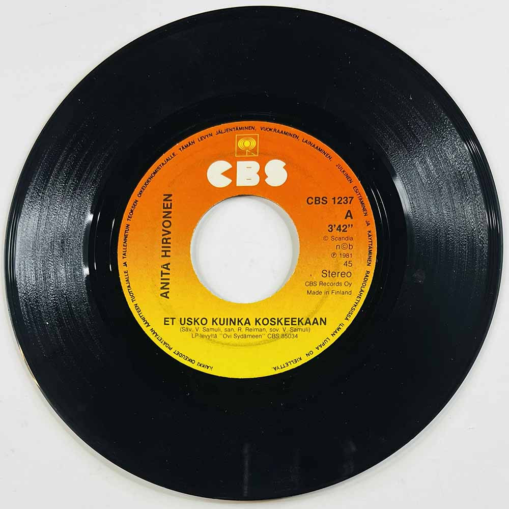 Hirvonen Anita Käytetty 7” ei kuvakantta Et usko kuinka koskeekaan /	Rantaregee  kansi Ei kuvakantta levy EX- käytetty vinyylisi