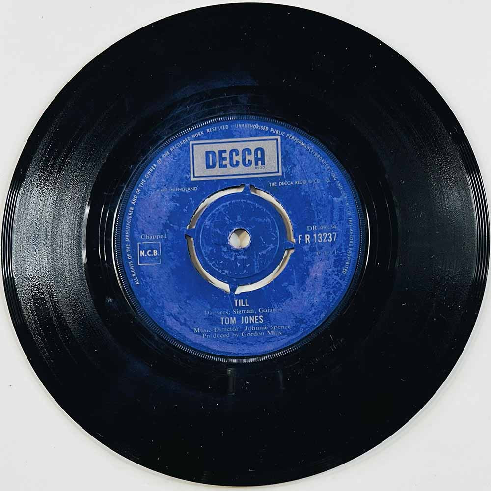 Jones Tom Käytetty 7” ei kuvakantta Till / One day soon  kansi Ei kuvakantta levy VG käytetty vinyylisingle