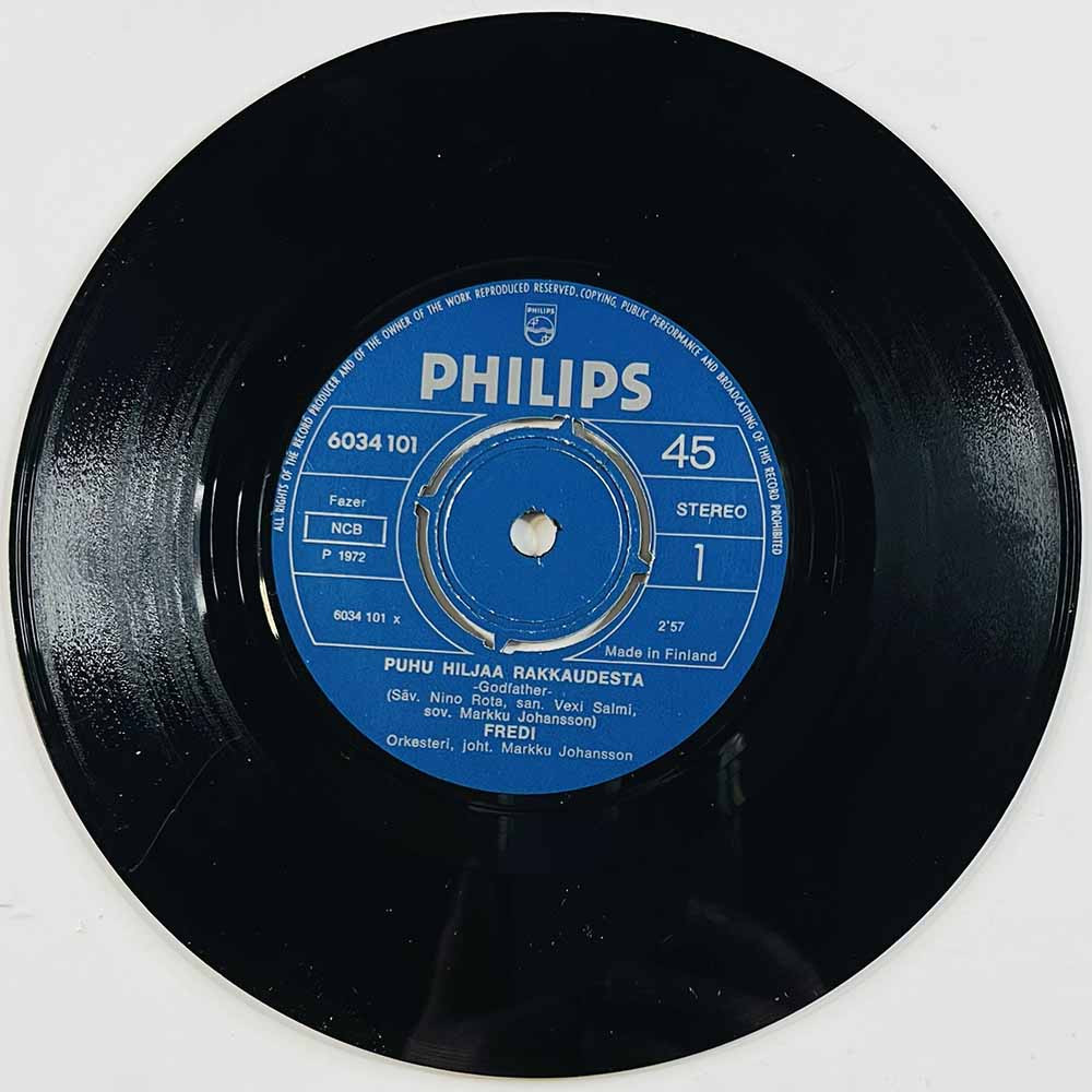Fredi Käytetty 7” ei kuvakantta Puhu hiljaa rakkaudesta / Yksin oon tietenkin  kansi Ei kuvakantta levy VG käytetty vinyylisingl