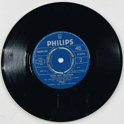 Fredi Käytetty 7” ei kuvakantta Puhu hiljaa rakkaudesta / Yksin oon tietenkin  kansi Ei kuvakantta levy VG käytetty vinyylisingl