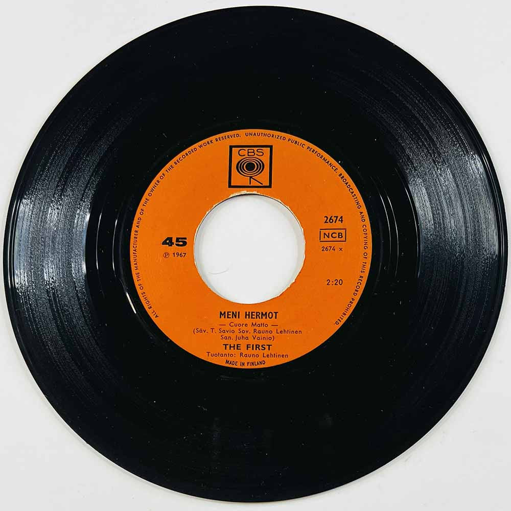 First Käytetty 7” ei kuvakantta Meni hermot / Yksin vain  kansi Ei kuvakantta levy VG käytetty vinyylisingle