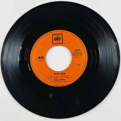 First Käytetty 7” ei kuvakantta Meni hermot / Yksin vain  kansi Ei kuvakantta levy VG käytetty vinyylisingle