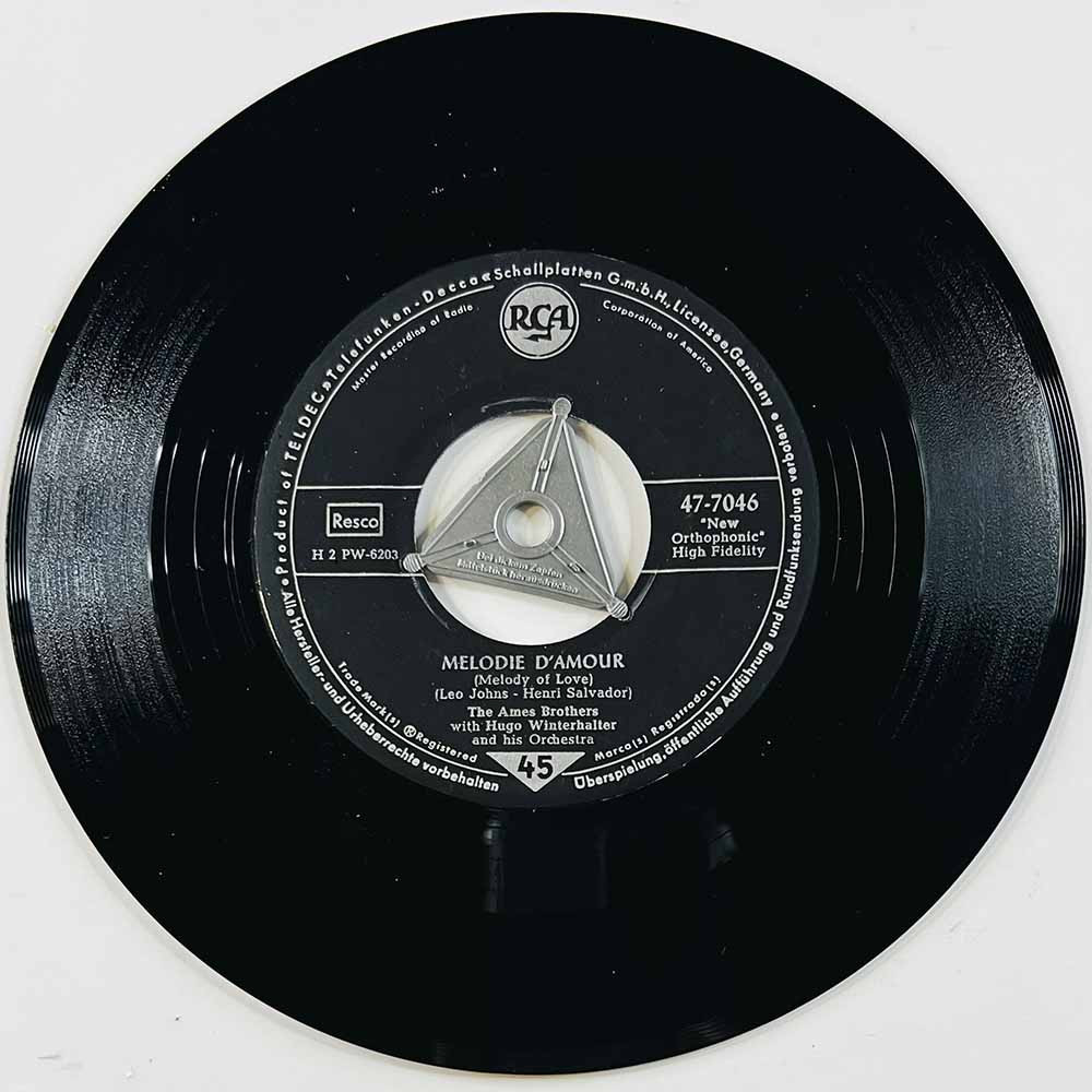 Ames Brothers Käytetty 7” ei kuvakantta Melodie D'Amour / So little time  kansi Ei kuvakantta levy VG+ käytetty vinyylisingle