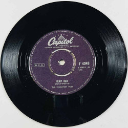 Kingston Trio Käytetty 7” ei kuvakantta Tom Dooley / Ruby Red  kansi Ei kuvakantta levy VG+ käytetty vinyylisingle