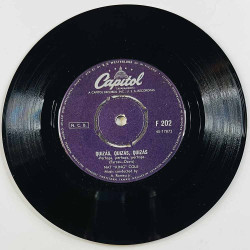 Cole Nat King Käytetty 7” ei kuvakantta Mucho Mucho / Quizás, Quizás, Quizás  kansi Ei kuvakantta levy VG+ käytetty vinyylisingl