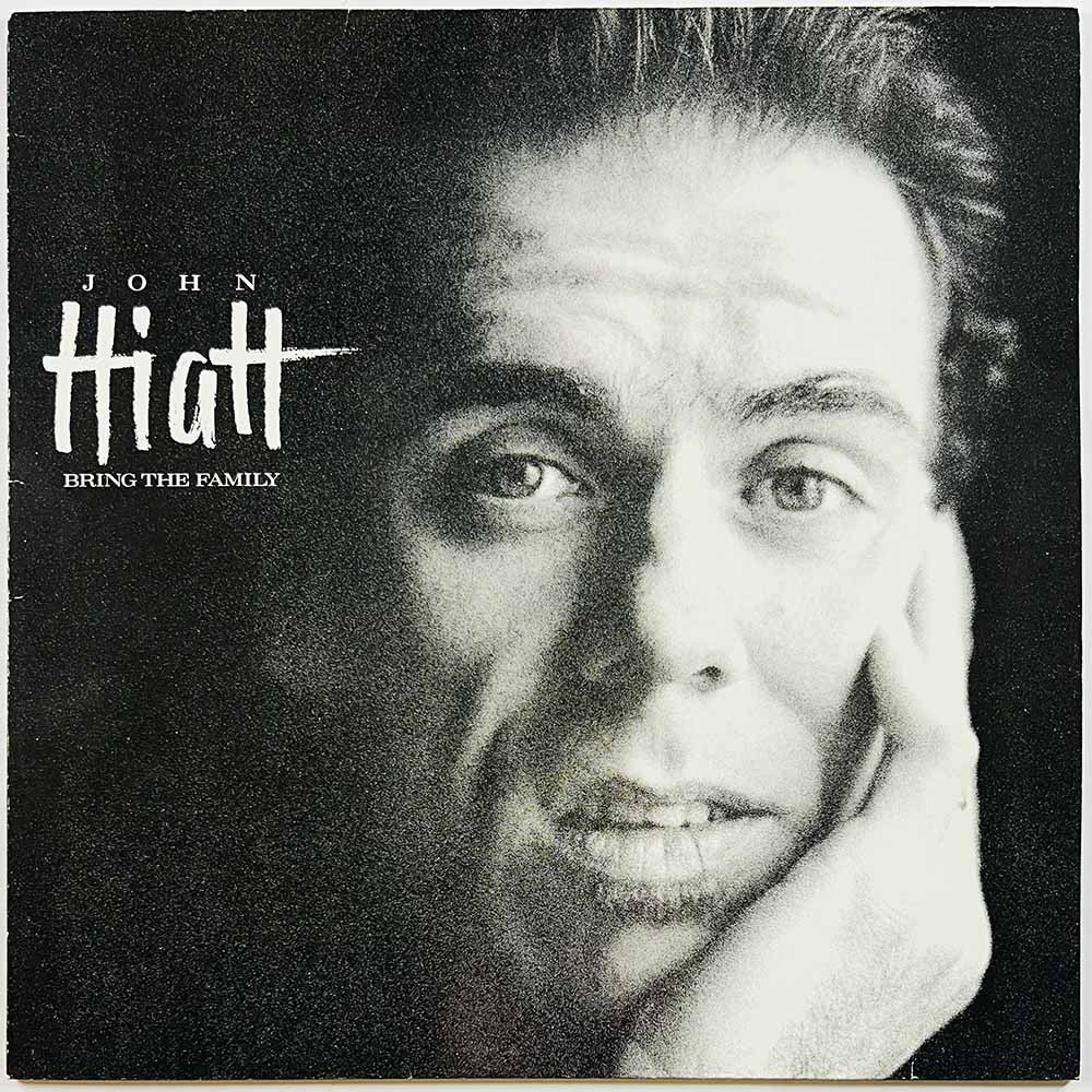 Hiatt John Käytetty LP Bring the family  kansi EX levy EX Käytetty LP