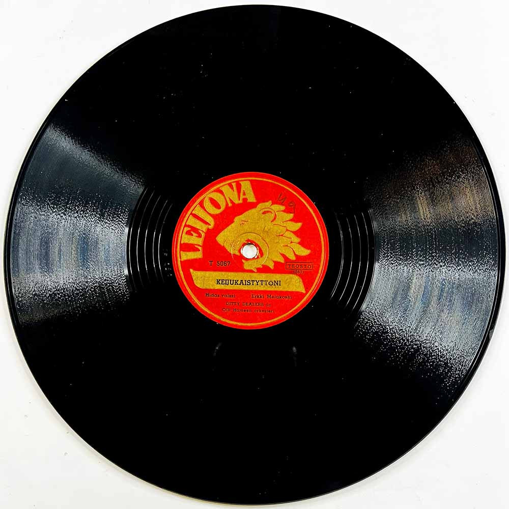 Ditty Dealers ja Olli Hämeen orkesteri 78-kierros levy Keijukaistyttöni / Ken aavistaa  kansi paperikansi/muovitasku levy VG sav