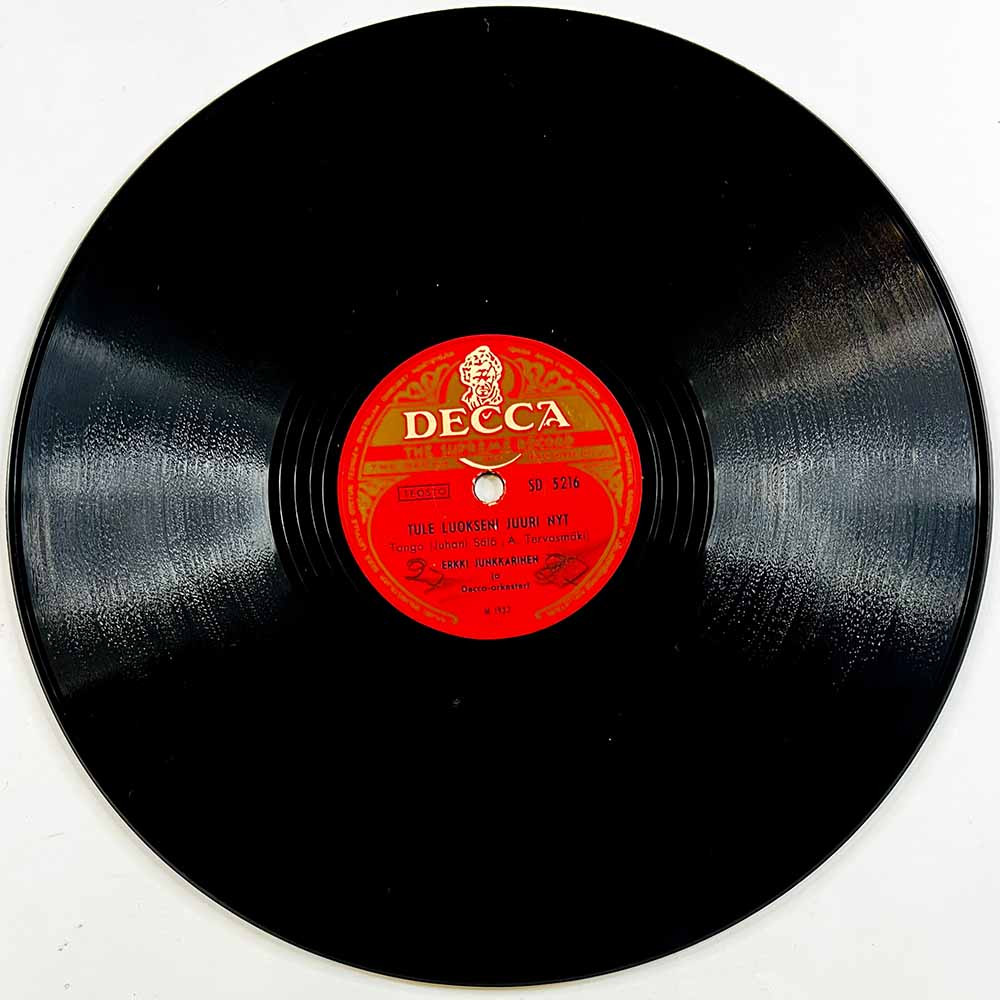 Junkkarinen Erkki 78-kierros levy Tule luokseni juuri nyt / Yksi ainoa ilta  kansi paperikansi/muovitasku levy VG savikiekko gra