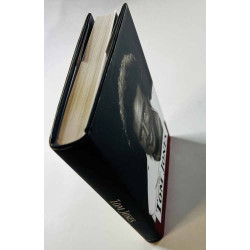 Tom Jones elämänkerta 2001 ISBN 951-887-228-7 Robin Eggar - Suomentanut Heidi Nieminen Käytetty kirja