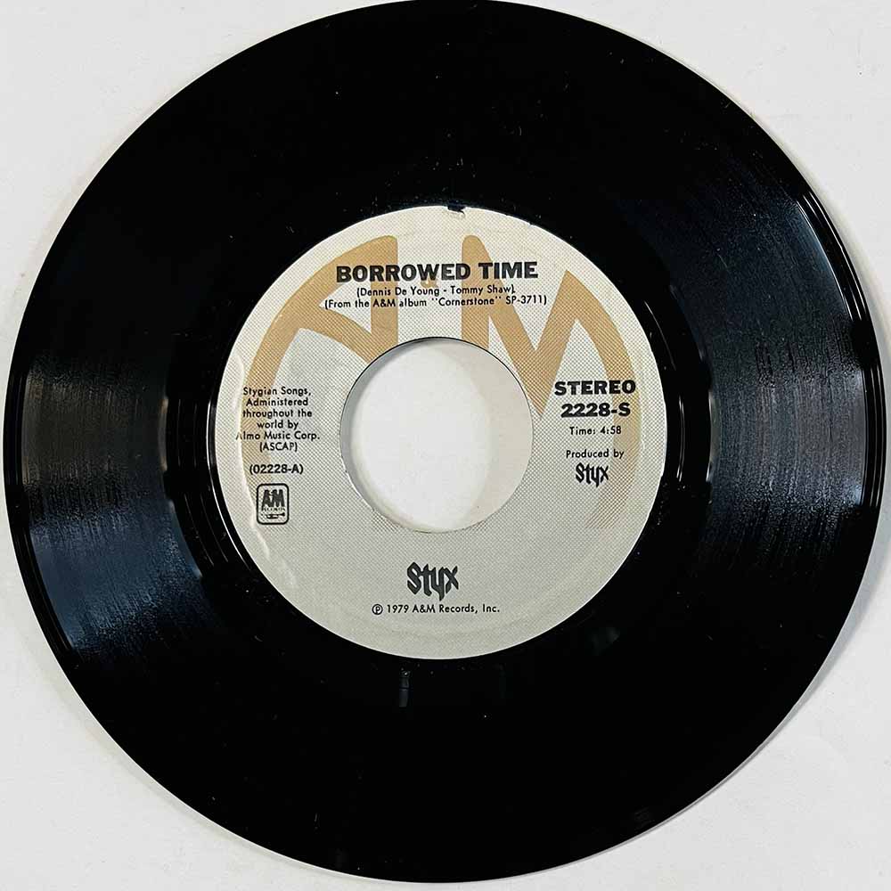 Styx Käytetty 7” ei kuvakantta Borrowed Time  kansi Ei kuvakantta levy VG+ käytetty vinyylisingle