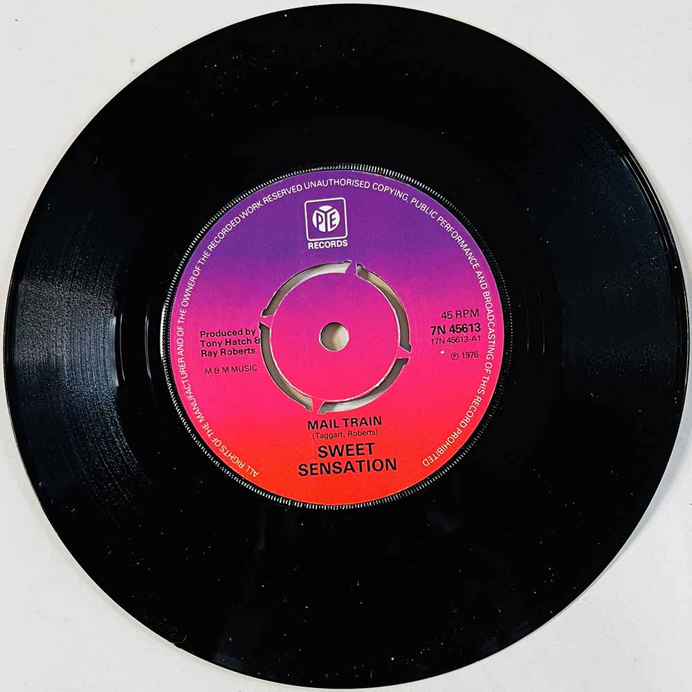 Sweet Sensation Käytetty 7” ei kuvakantta Mail Train  kansi Ei kuvakantta levy VG+ käytetty vinyylisingle
