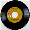 Sandpipers Käytetty 7” ei kuvakantta Glass / It's Over  kansi Ei kuvakantta levy VG+ käytetty vinyylisingle