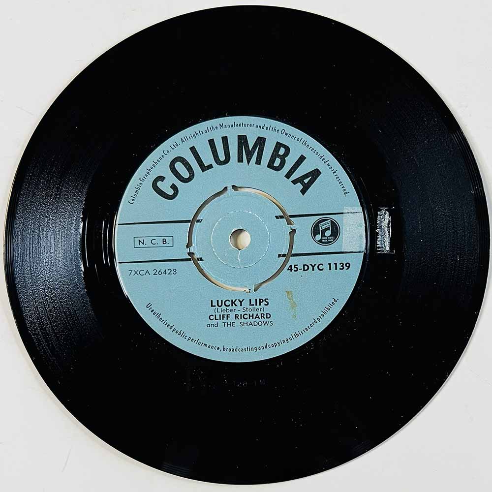 Cliff Richard & The Shadows 1963 45-DYC 1139 Lucky Lips / I Wonder begagnad singelskiva
