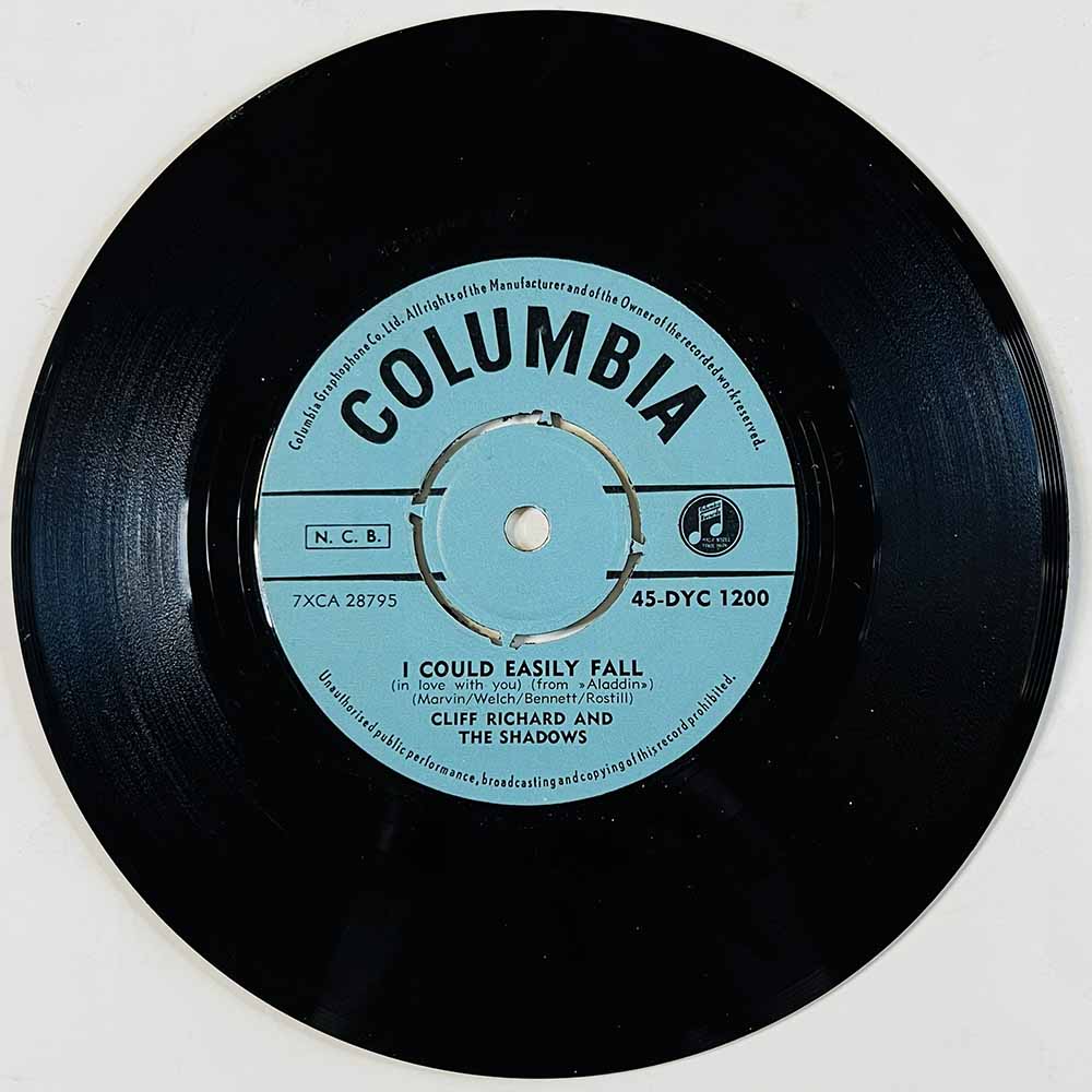 Cliff Richard Käytetty 7” ei kuvakantta I Could Easily Fall / I'm In Love With You  kansi Ei kuvakantta levy VG+ käytetty vinyyl