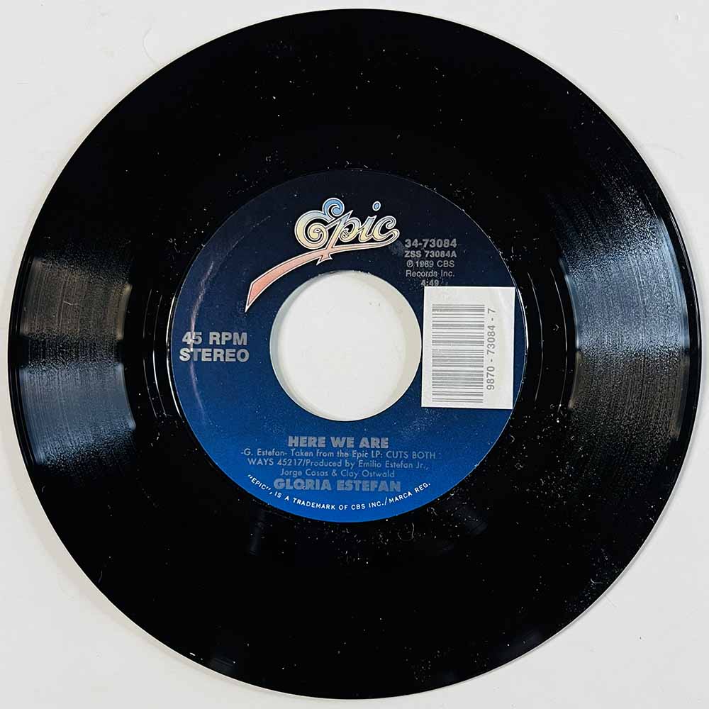 Estefan Gloria Käytetty 7” ei kuvakantta Here We Are  kansi Ei kuvakantta levy EX käytetty vinyylisingle