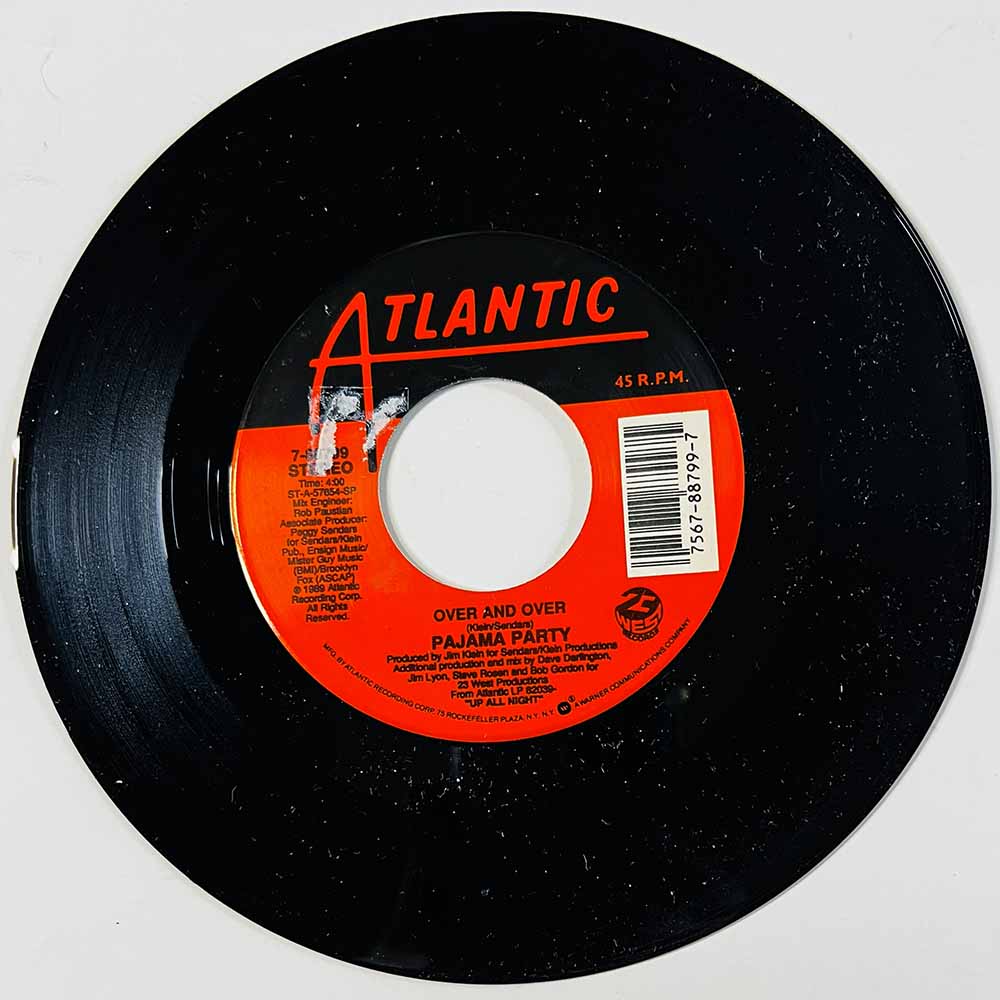 Pajama Party Käytetty 7” ei kuvakantta Over And Over  kansi Ei kuvakantta levy EX käytetty vinyylisingle