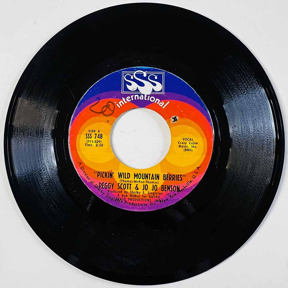 Peggy Scott & Jo Jo Benson 1968 SSS 748 Pickin' Wild Mountain Berries begagnad singelskiva