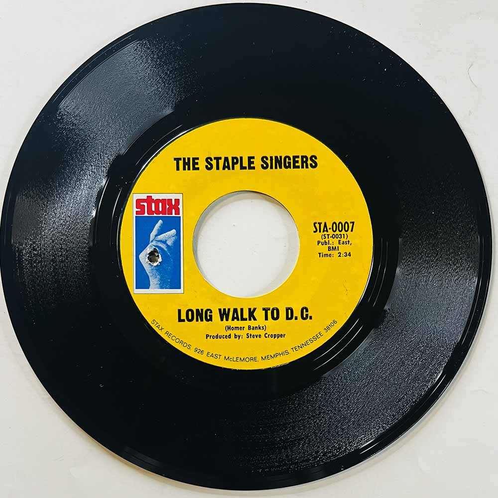 Staple Singers Käytetty 7” ei kuvakantta Long Walk To D.C. / Stay With Us  kansi Ei kuvakantta levy EX- käytetty vinyylisingle