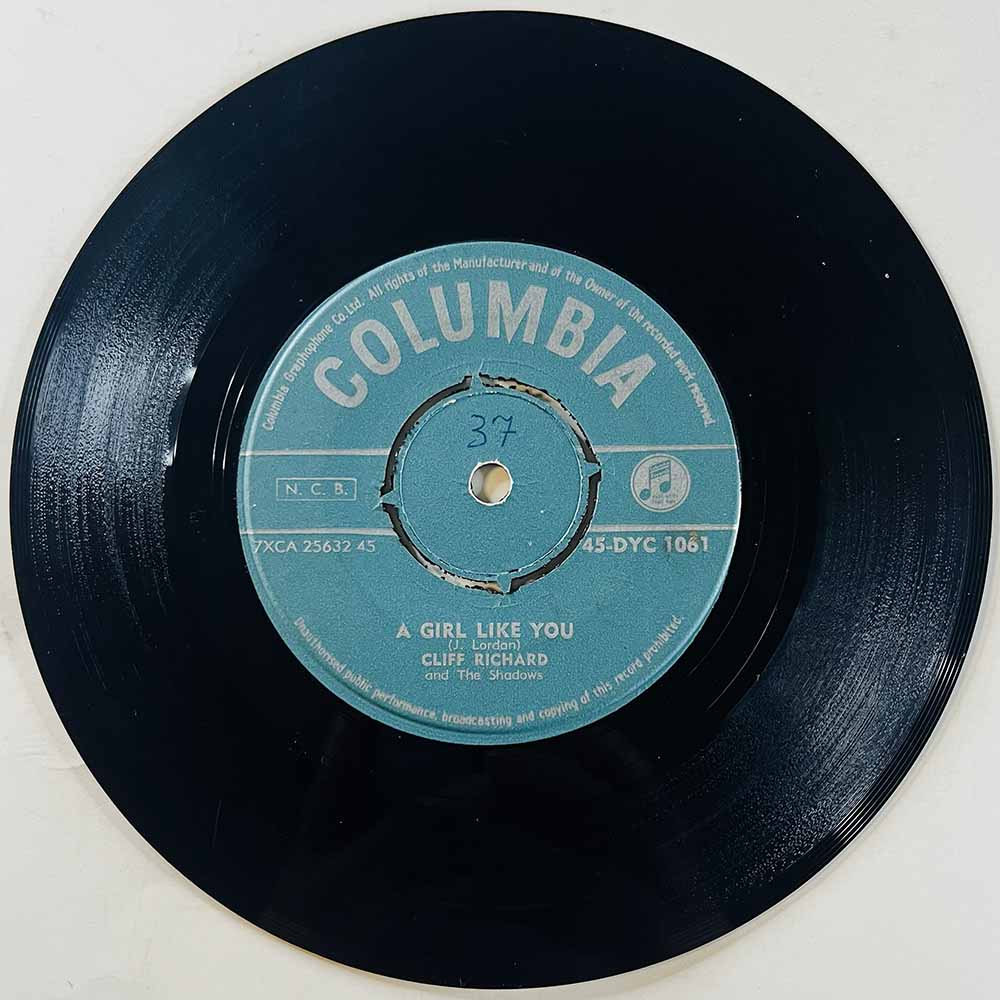 Cliff Richard & The Shadows 1961 45-DYC 1061 A Girl like you begagnad singelskiva