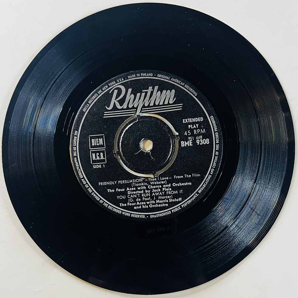 Four Aces Käytetty 7” ei kuvakantta The Four Aces  kansi Ei kuvakantta levy VG- käytetty vinyylisingle