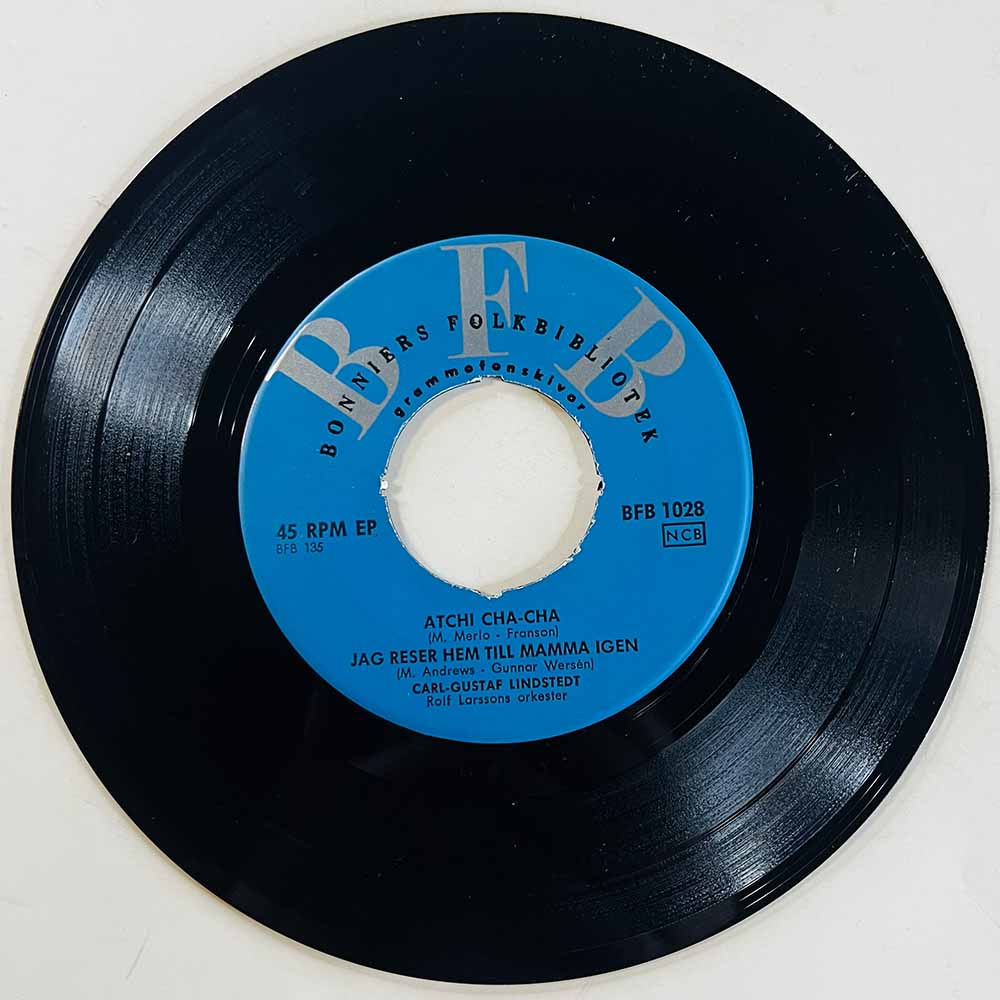 Carl-Gustaf Lindstedt Käytetty 7” ei kuvakantta Atchi Cha-Cha  kansi Ei kuvakantta levy VG+ käytetty vinyylisingle