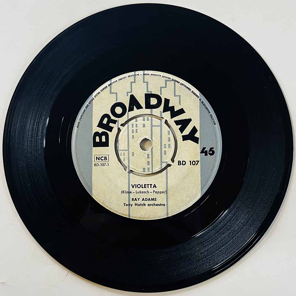 Adams Ray Käytetty 7” ei kuvakantta Violetta  kansi Ei kuvakantta levy VG käytetty vinyylisingle