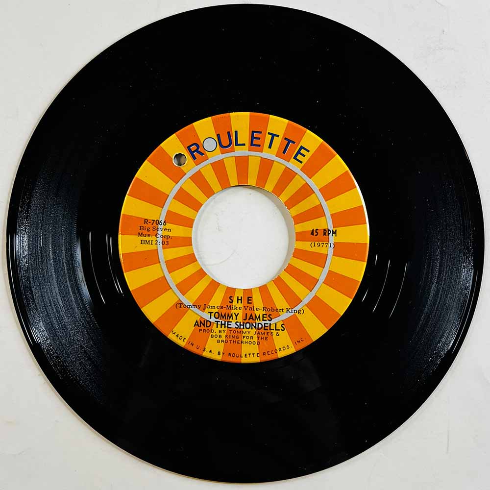 Tommy James & The Shondells Käytetty 7” ei kuvakantta She / Loved One  kansi Ei kuvakantta levy EX käytetty vinyylisingle