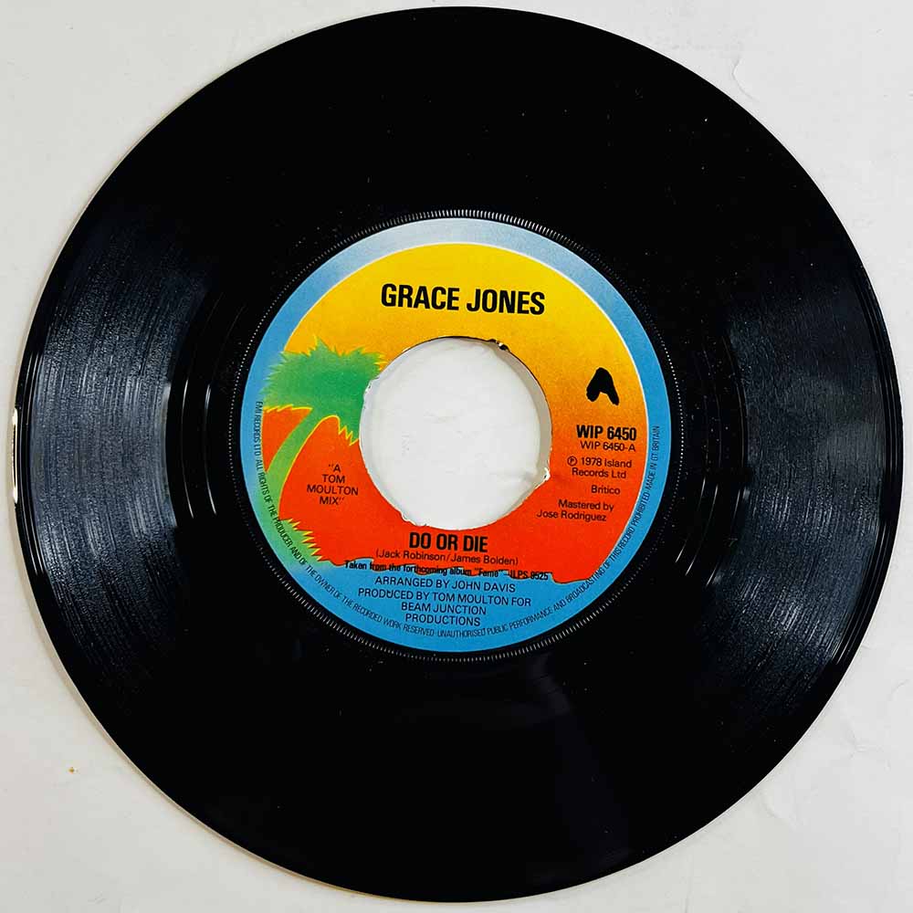 Jones Grace Käytetty 7” ei kuvakantta Do Or Die  kansi Ei kuvakantta levy VG+ käytetty vinyylisingle