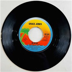 Jones Grace Käytetty 7” ei kuvakantta Do Or Die  kansi Ei kuvakantta levy VG+ käytetty vinyylisingle