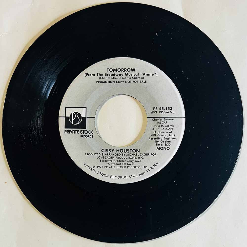 Houston Cissy 1977 PS 45,153 Tomorrow (From The Broadway Musical "Annie") begagnad singelskiva
