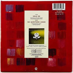 Fleetwood Mac vinyylisingle Hold Me / No Questions Asked  kansi EX levy EX käytetty vinyylisingle