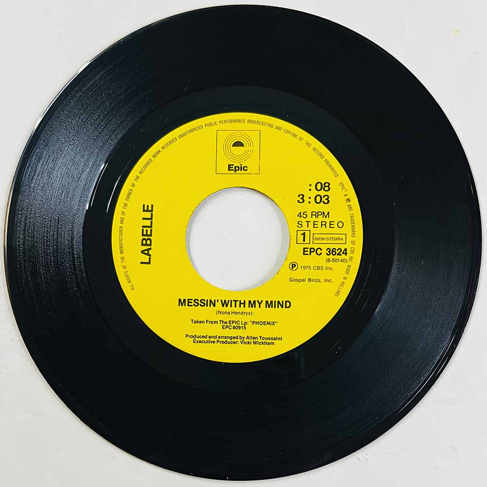 Labelle Käytetty 7” ei kuvakantta Messin' with my mind / Take the night off  kansi Ei kuvakantta levy VG+ käytetty vinyylisingle