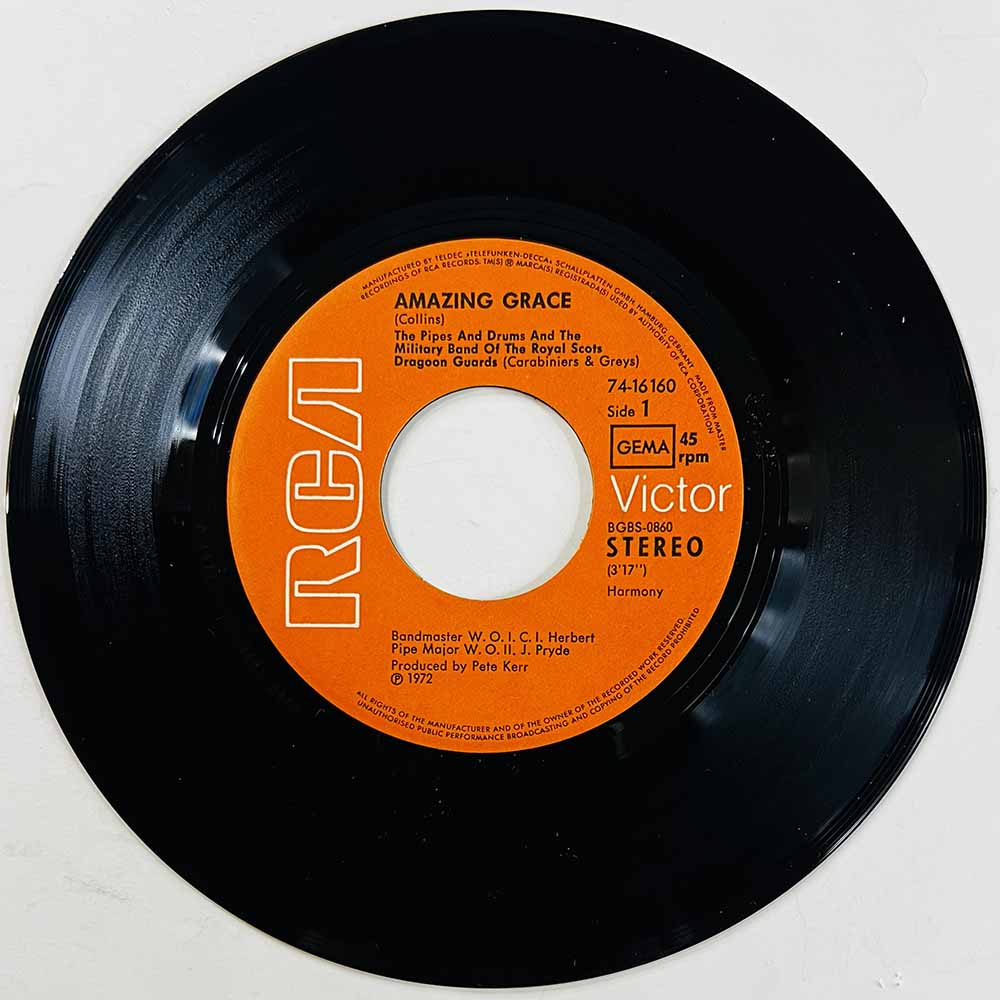 Military band of the Royal Scots dragoon guards Käytetty 7” ei kuvakantta Amazing Grace  kansi Ei kuvakantta levy EX käytetty vi