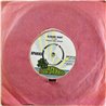 Sparks Käytetty 7” ei kuvakantta Never turn your back on mother earth  kansi Ei kuvakantta levy EX- käytetty vinyylisingle