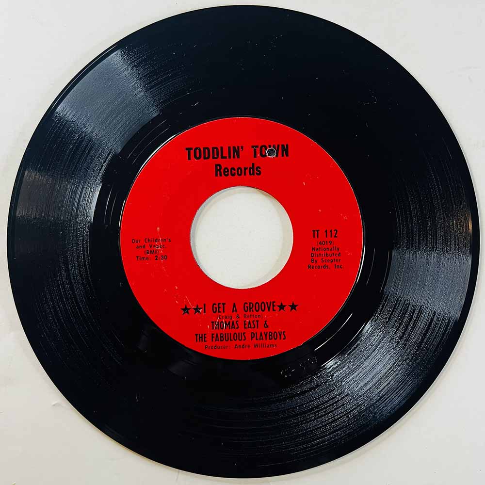 Thomas East & The Fabulous Playboys 1968 TT 112 I Get A Groove / You're What's Happening begagnad singelskiva
