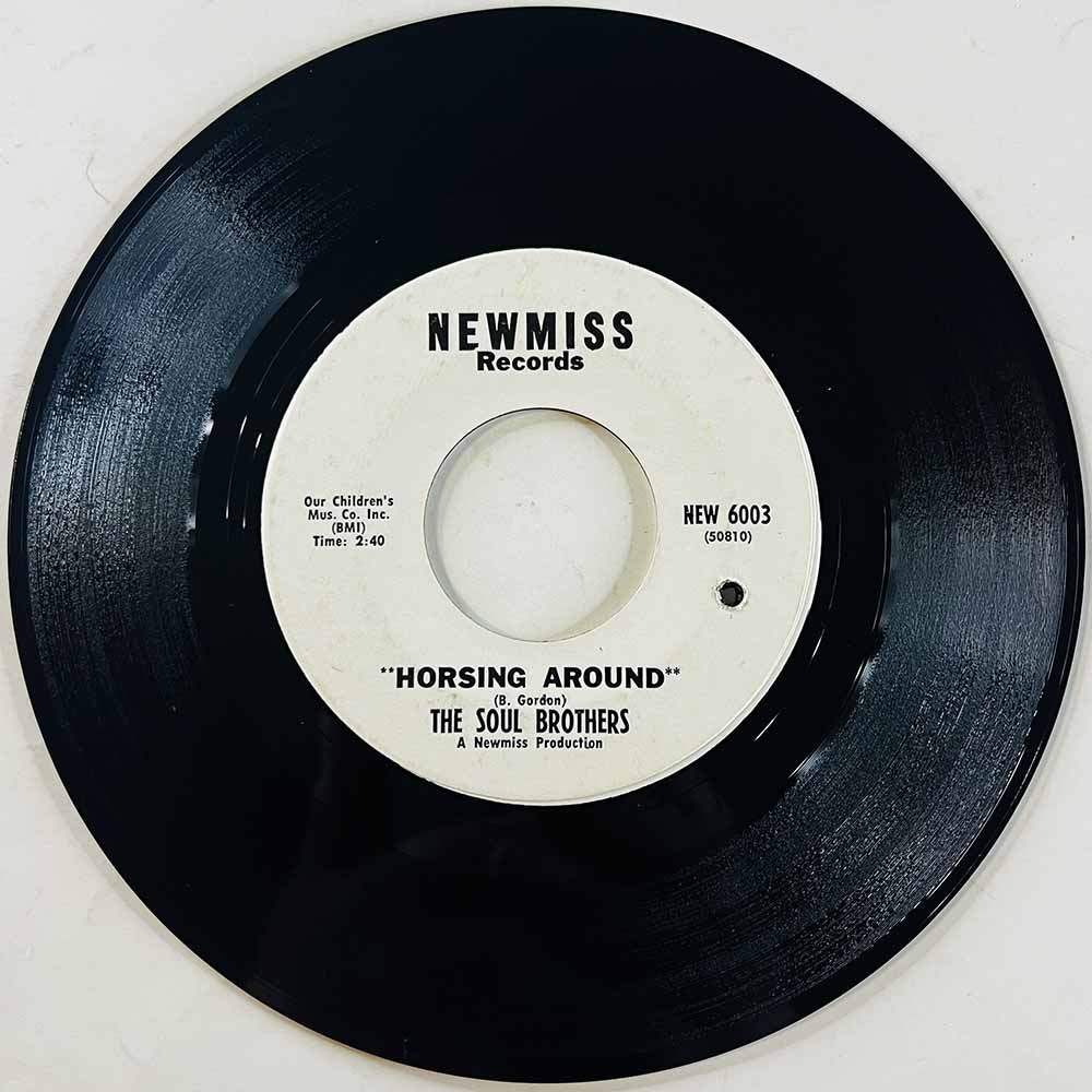 Soul Brothers Käytetty 7” ei kuvakantta Horsing Around / Just Like Heaven  kansi Ei kuvakantta levy VG+ käytetty vinyylisingle